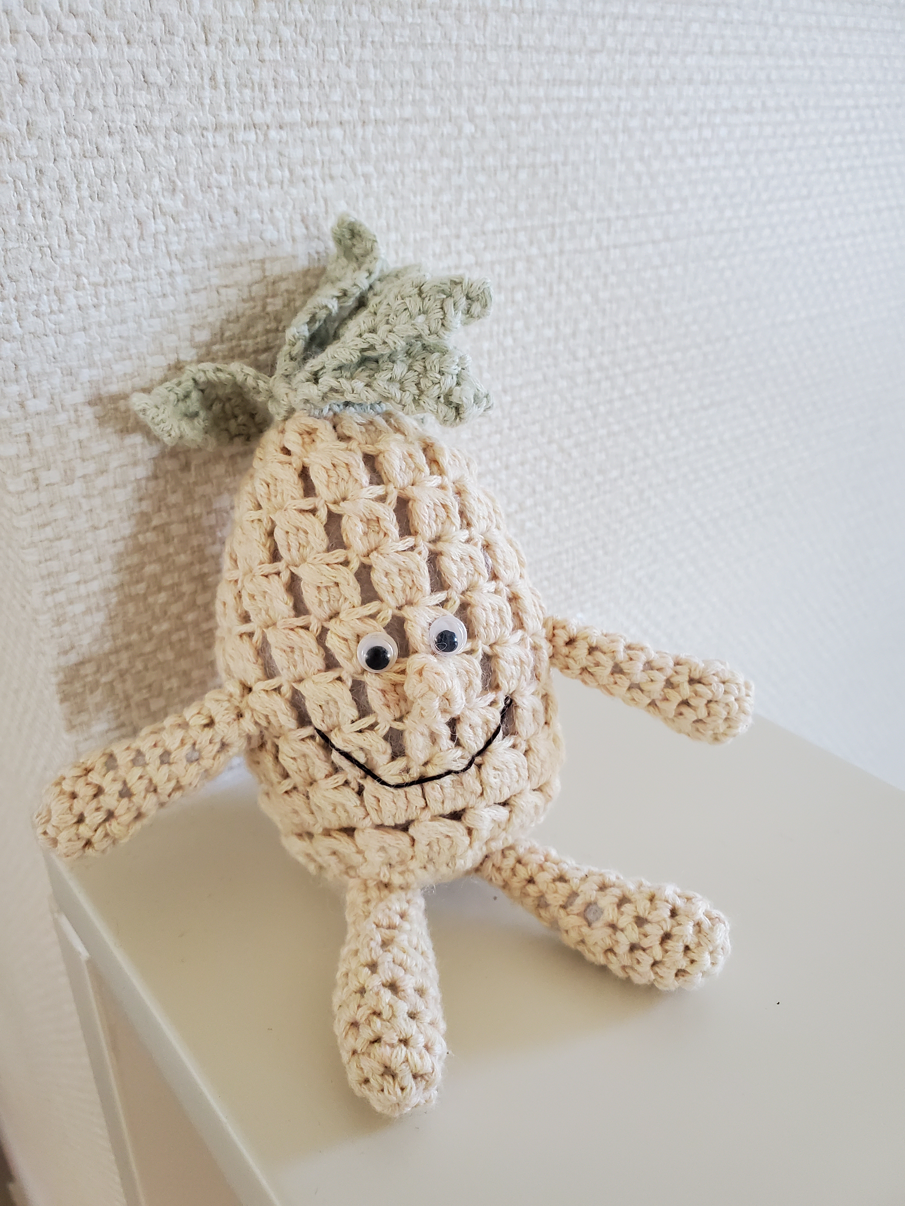 ライト付き パイナップルの編みぐるみの家 ライト付き パイナップルの編みぐるみの家