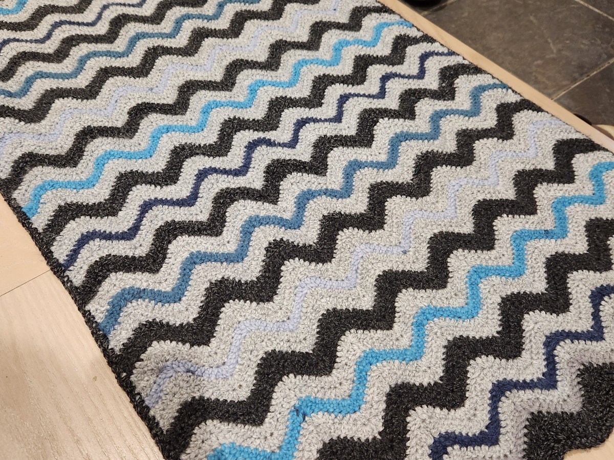 冬用の玄関マットをジグザグ編みしました